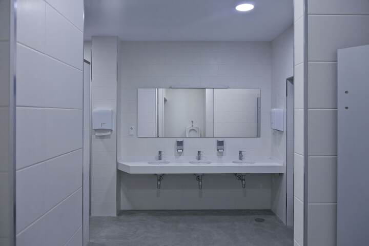 Room 30 of 35