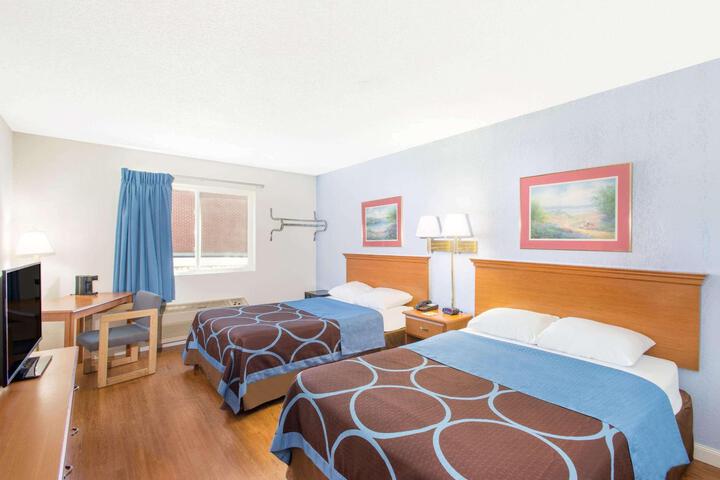 Queen Bed Accessible (7 of 8)