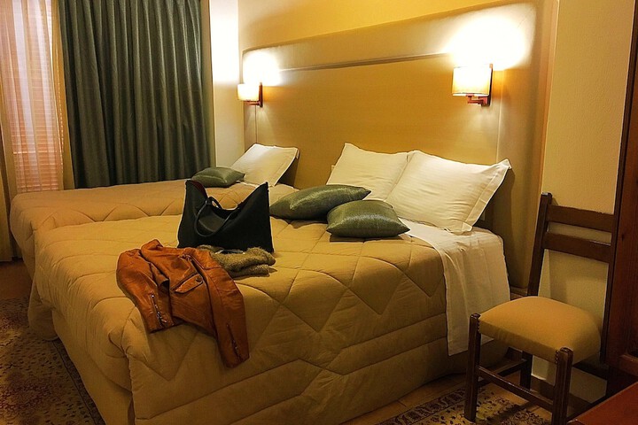 Room 32 of 50