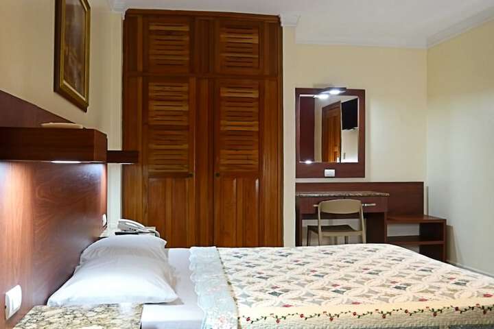 Room 13 of 42