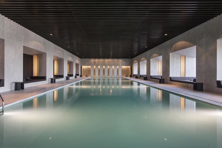 Hotel Pool