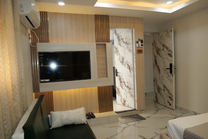 Room 10 of 36
