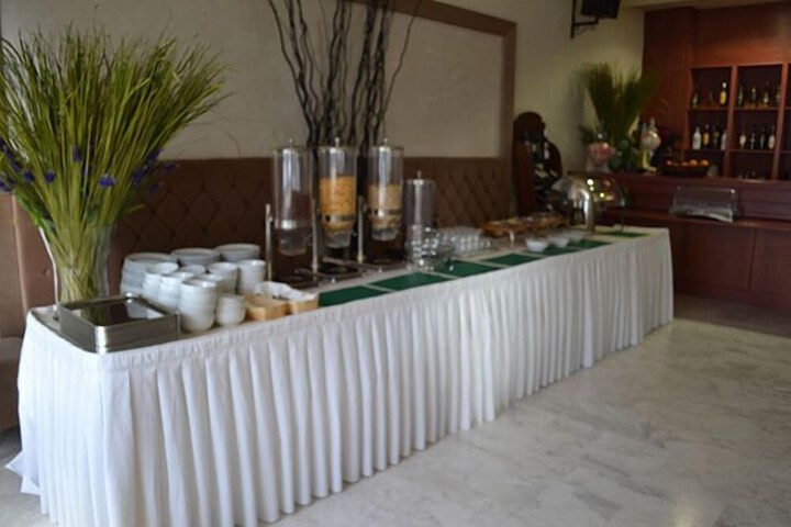 Breakfast/Coffee Service 25 of 42