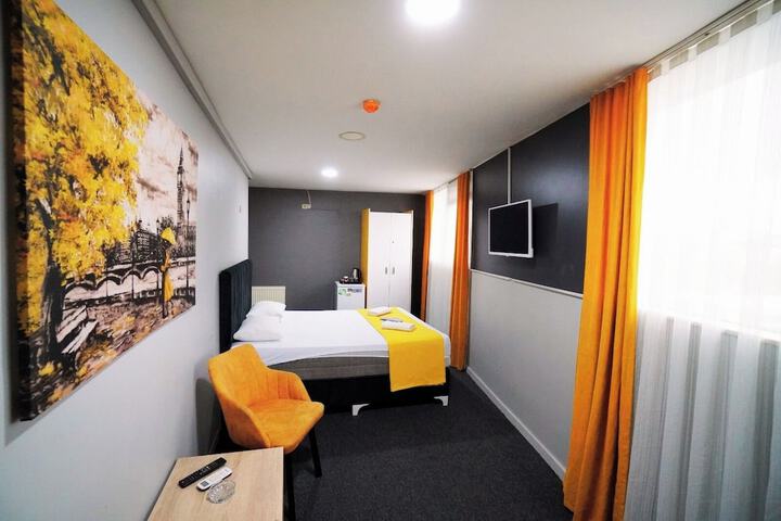 Room 11 of 20