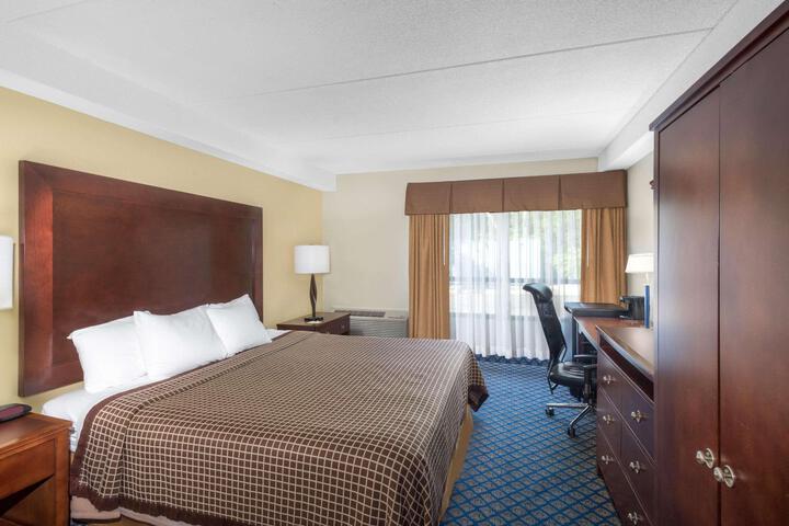 1 King Bed Accessible (7 of 12)