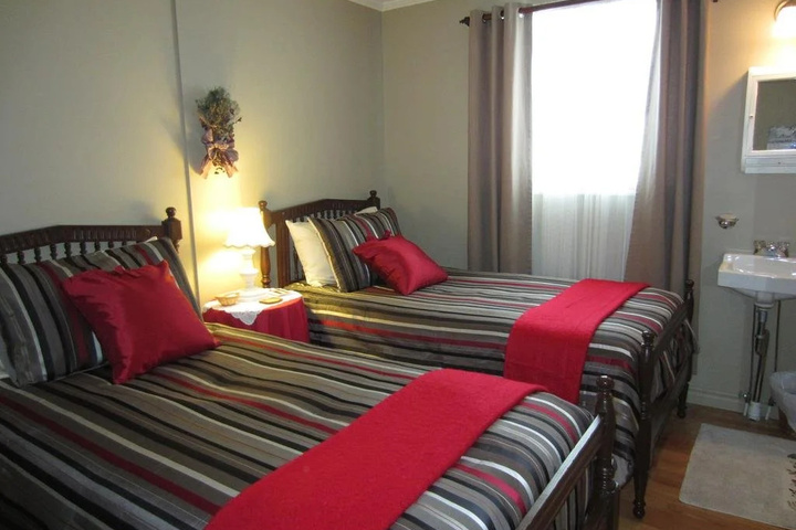 Room 4 of 10