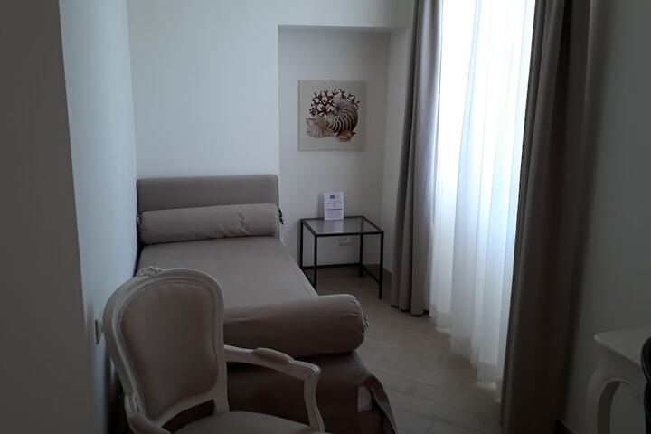 Room 33 of 91