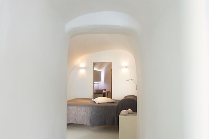 Room 12 of 83