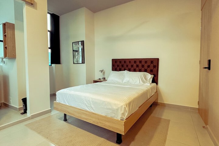 Room 8 of 33