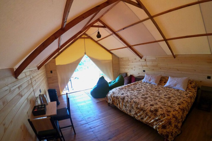Room 15 of 37
