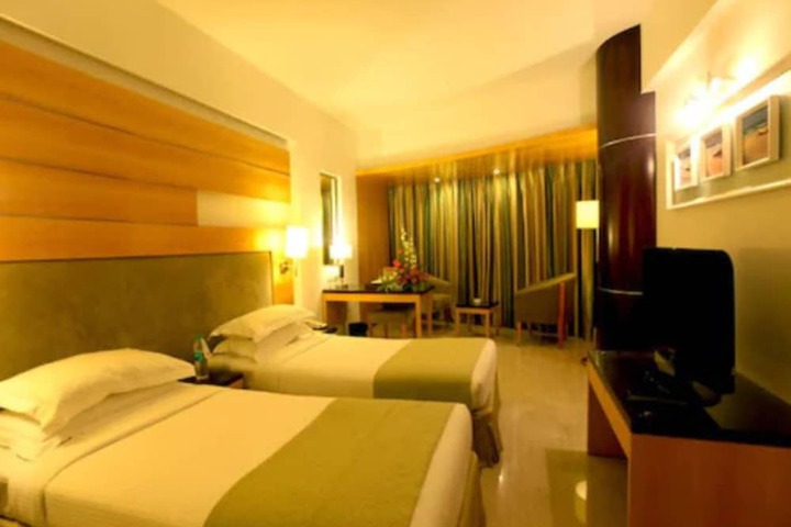 Room 4 of 35