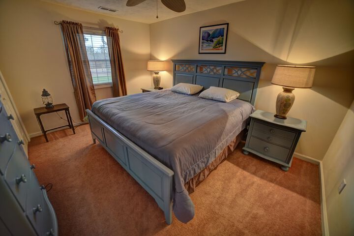 Room 7 of 102