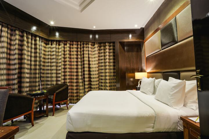 Room 25 of 86