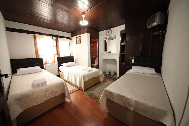 Room 6 of 46
