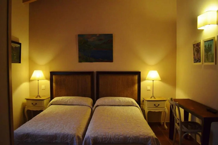 Room 5 of 11