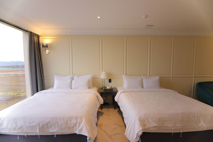 Room 51 of 190