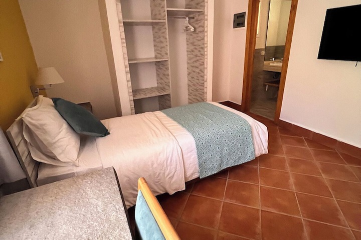 Room 16 of 46