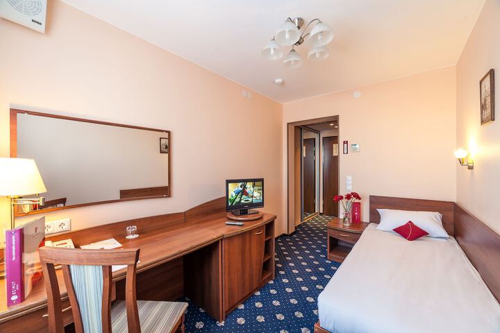 Room 4 of 49