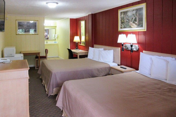 1 King Bed (6 of 20)