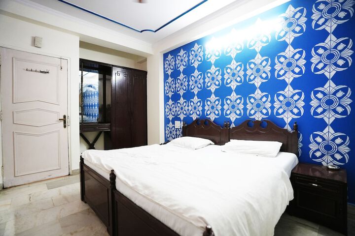 Room 8 of 37