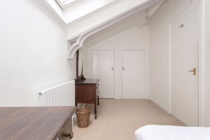 Room 11 of 33