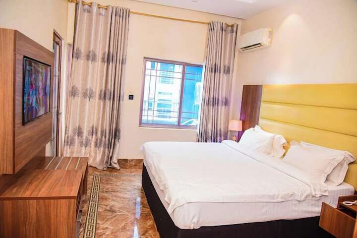 Room 10 of 61