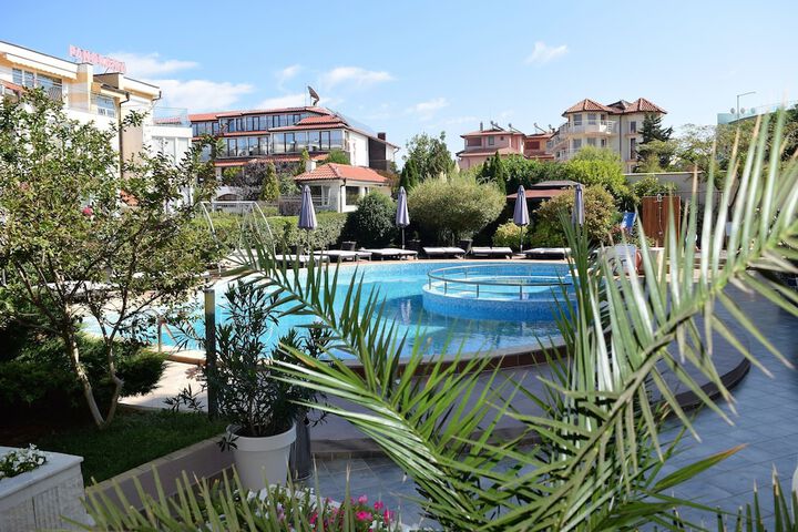 Pool Hotel