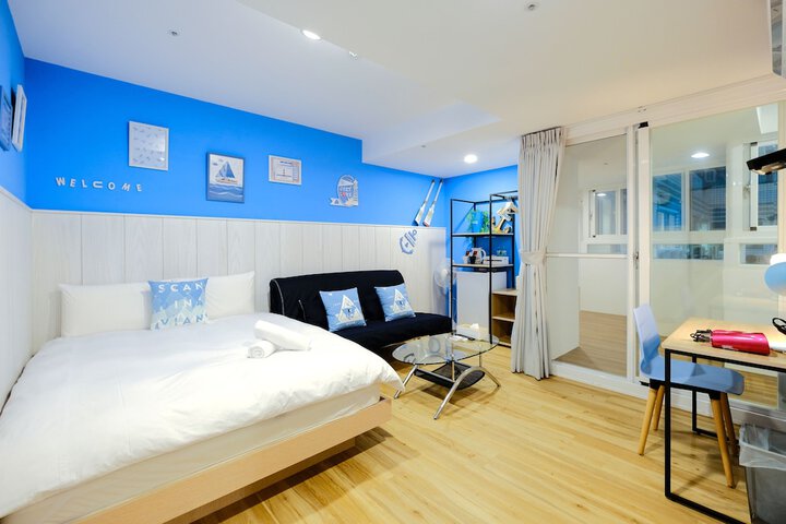 Room 14 of 60