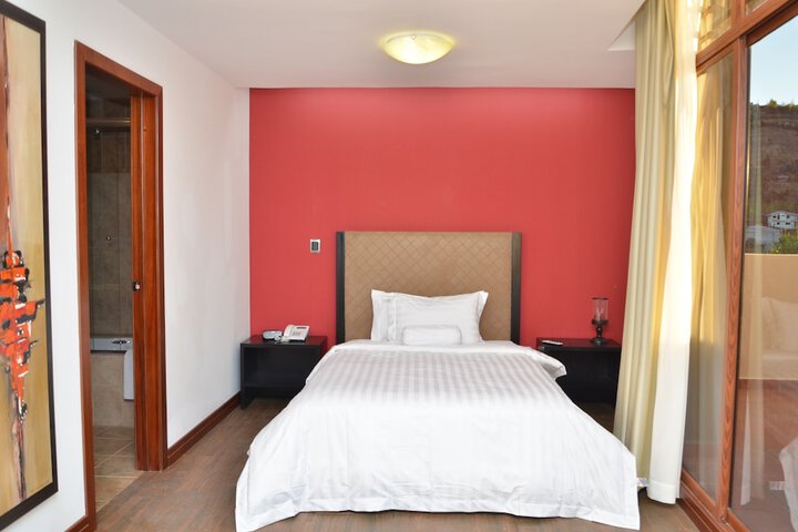 Room 9 of 34