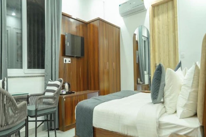 Room 3 of 30