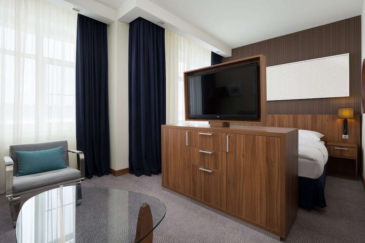Room 27 of 275