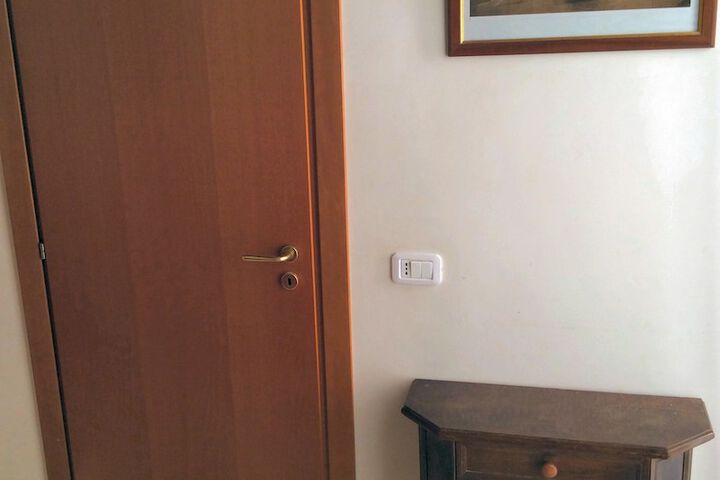 Room 23 of 107