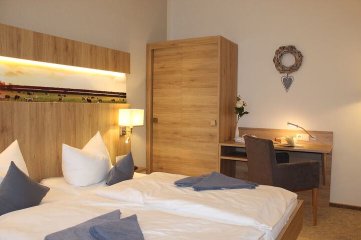 Room 3 of 27