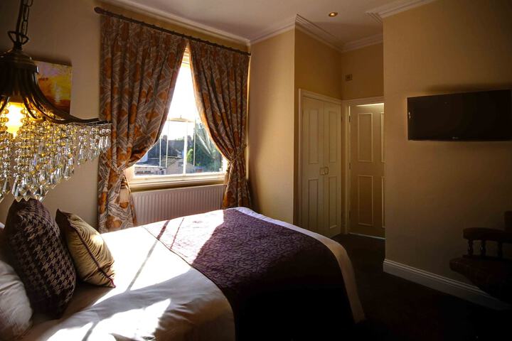 Room 4 of 27