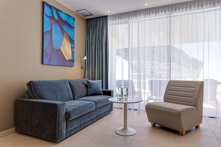 Room 17 of 200