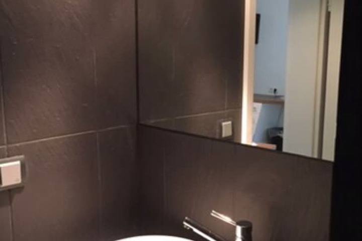 Room 150 of 187