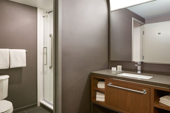 Room 21 of 33
