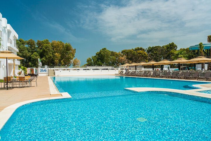 Hotel with Pool
