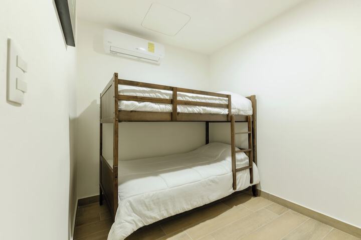 Room 9 of 102