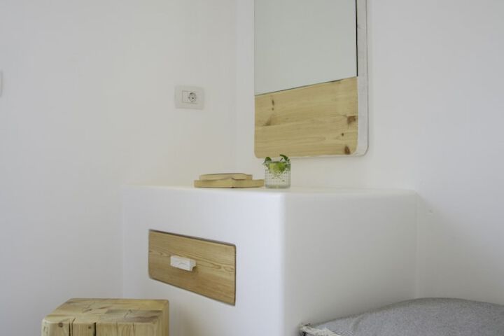 Room 52 of 142