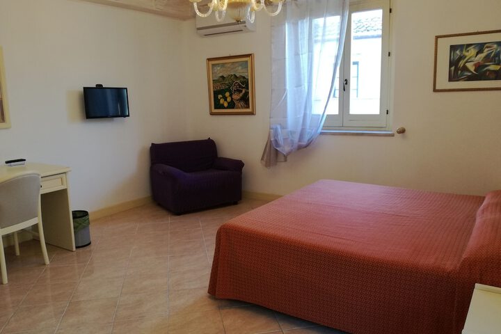 Room 4 of 20
