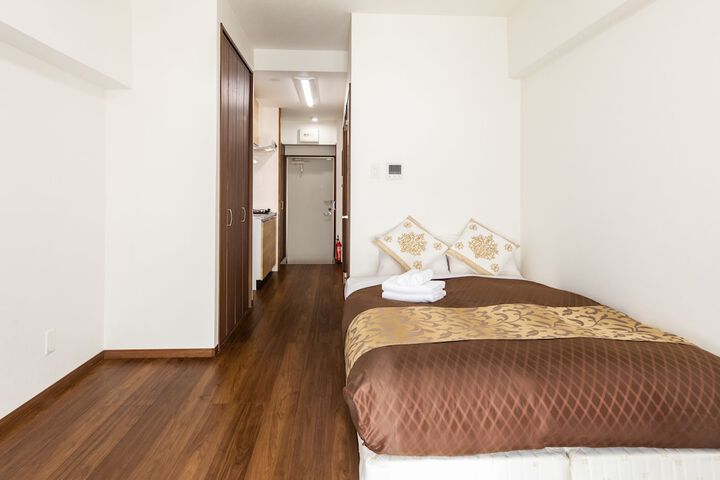 Room 13 of 28