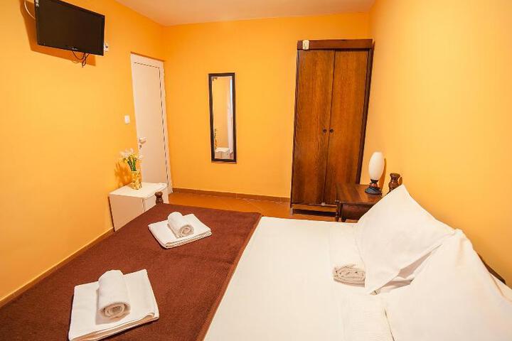 Room 8 of 10