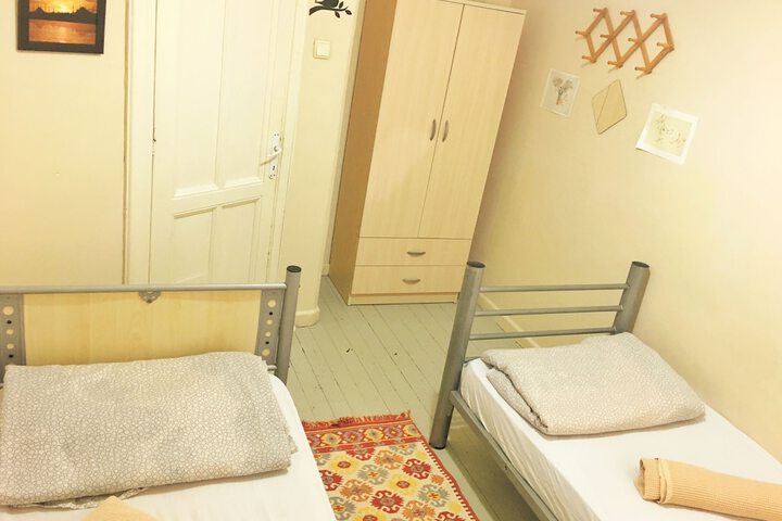 Room 8 of 27