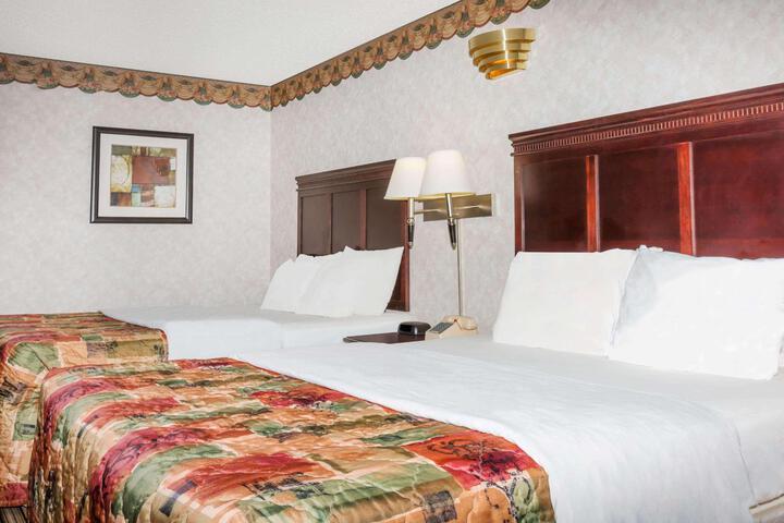1 King Bed Accessible (8 of 9)