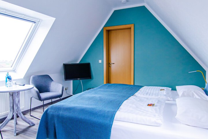 Room 10 of 48