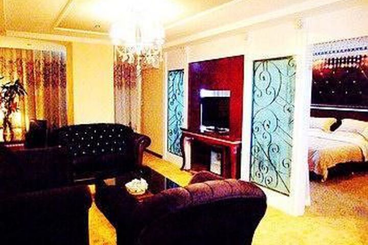 Room 11 of 14