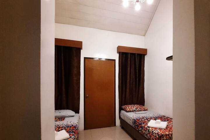 Room 10 of 25