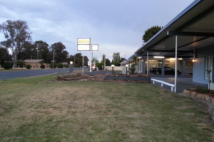 Property Grounds 50 of 58