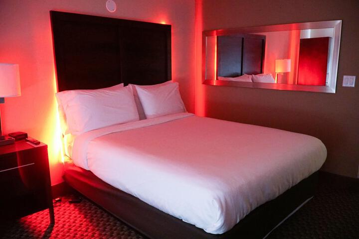 Classic Queen Bed (10 of 10)